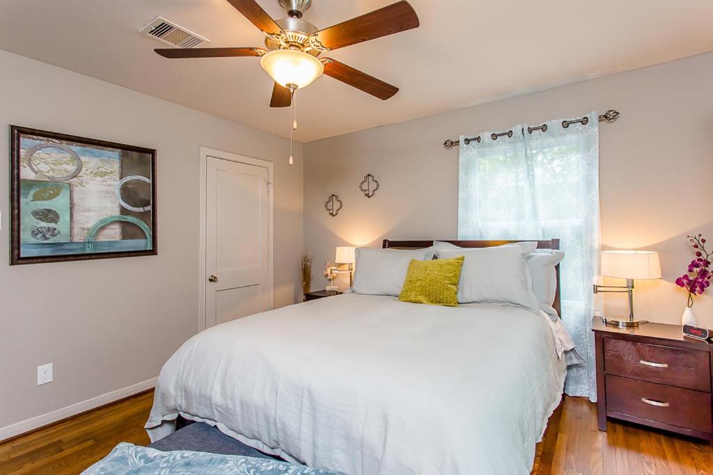 The Blue Door Bungalow - Luxury Home Downtown Houston Exterior foto